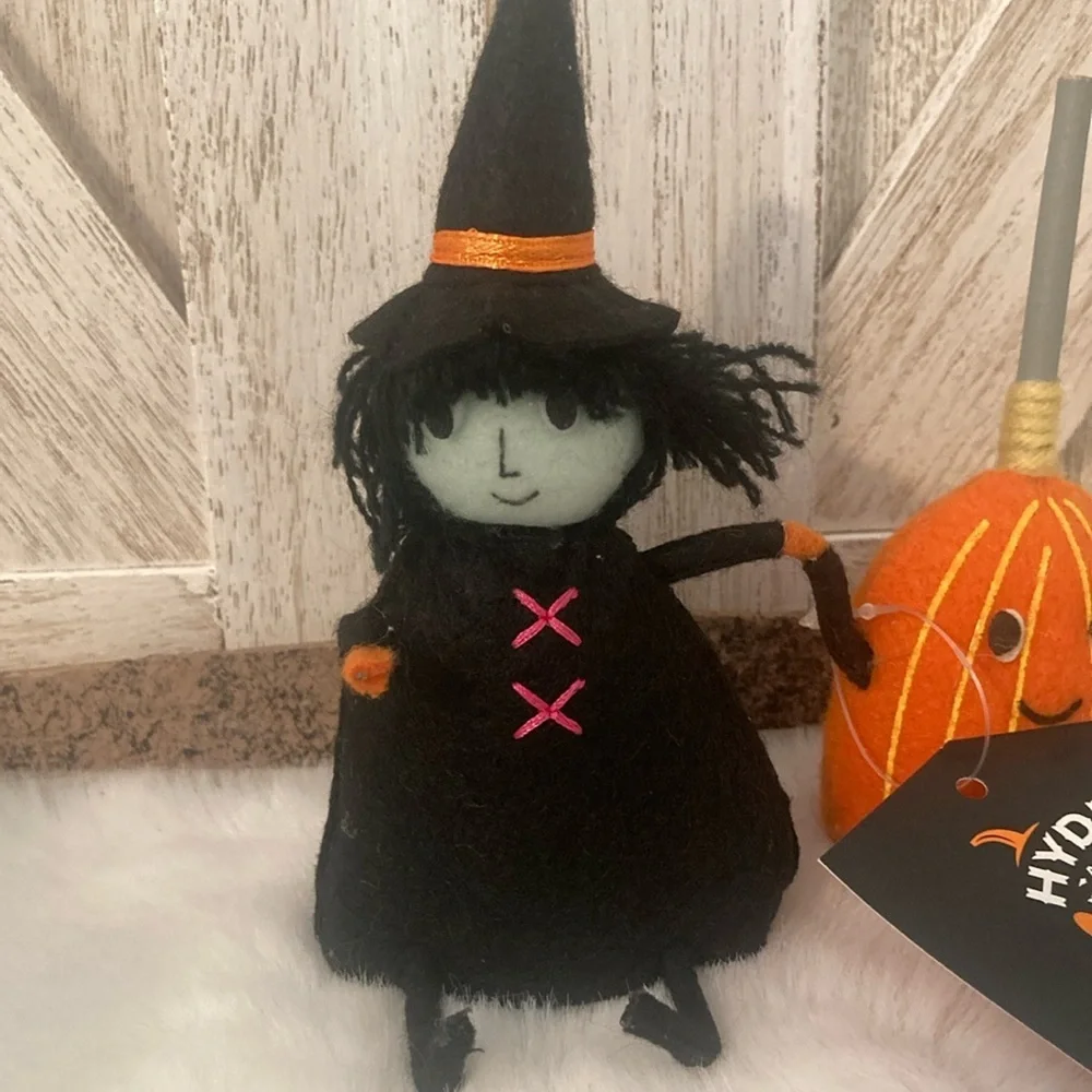 Hyde and Eek 2022 Halloween Witch and Broom Figurine